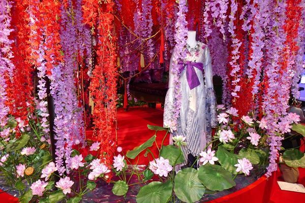 原宿で映画『ホリック xxxHOLiC』の世界観を体感！　蜷川実花監督が監修のイベント開幕