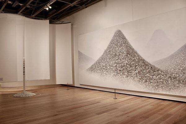 会田誠、鴻池朋子ら6人のアーティストが参加した「コロナ時代のアマビエ・プロジェクト」　その集大成となる展覧会が角川武蔵野ミュージアムで開催中