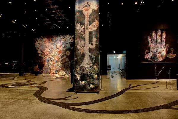 会田誠、鴻池朋子ら6人のアーティストが参加した「コロナ時代のアマビエ・プロジェクト」　その集大成となる展覧会が角川武蔵野ミュージアムで開催中