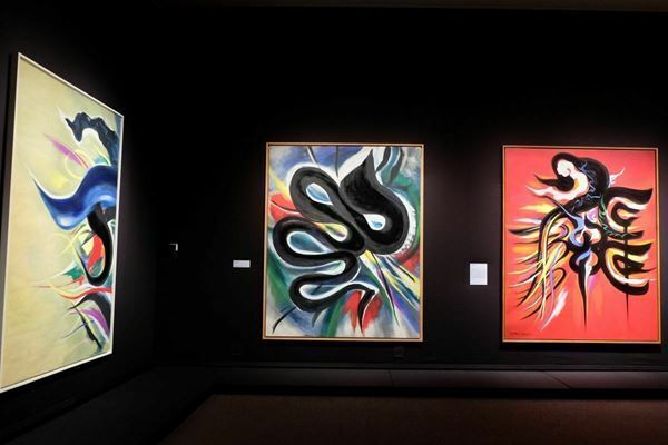 史上最大規模の『岡本太郎展』をレポート！　既成概念を打ち壊し幅広く活躍したその活動の全貌に迫る