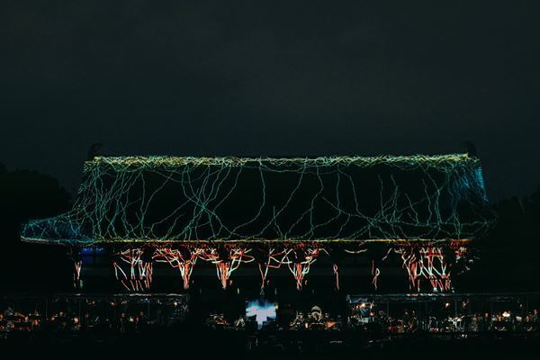 HYDEが神聖な境内でオーケストラを従え熱唱、初の平安神宮公演2日目レポート　