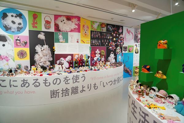 展覧会『Museum of Mom’s Artニッポン国おかんアート村』展示風景より