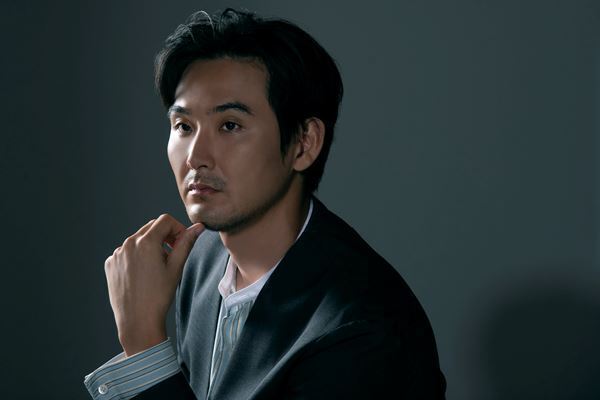 【松田龍平】40歳を前に思うこと。『連続ドラマW 鵜頭川村事件』インタビュー