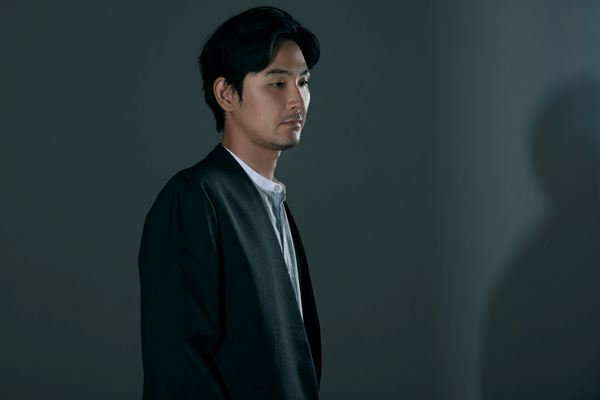 【松田龍平】40歳を前に思うこと。『連続ドラマW 鵜頭川村事件』インタビュー