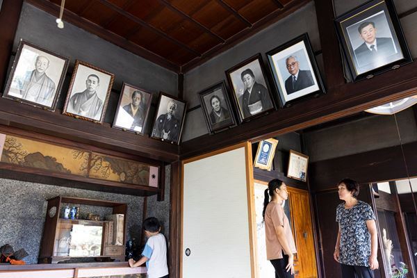 家族写真集『浅田家』で知られる浅田政志の全シリーズを総覧『浅田政志　だれかのベストアルバム』、2月19日(土)より開催