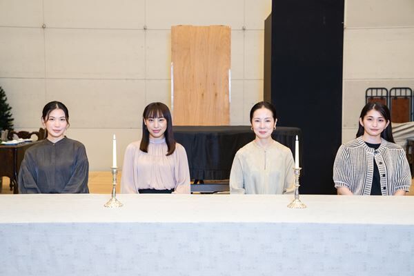左から）村川絵梨、音月桂、那須佐代子、岡本玲撮影：藤田亜弓