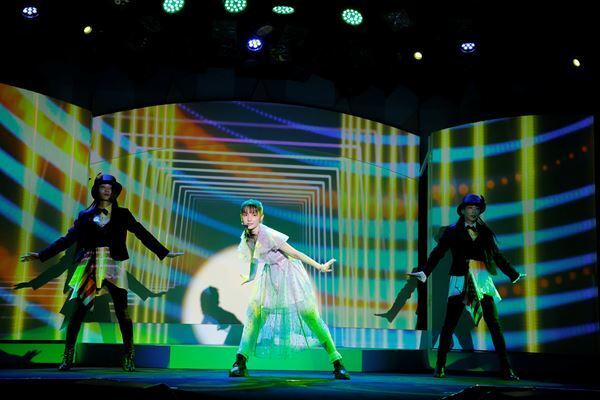 道重さゆみのエンターテイメント・ショー『SAYUMINGLANDOLL～未来～』リニューアル版が開幕、新曲も披露