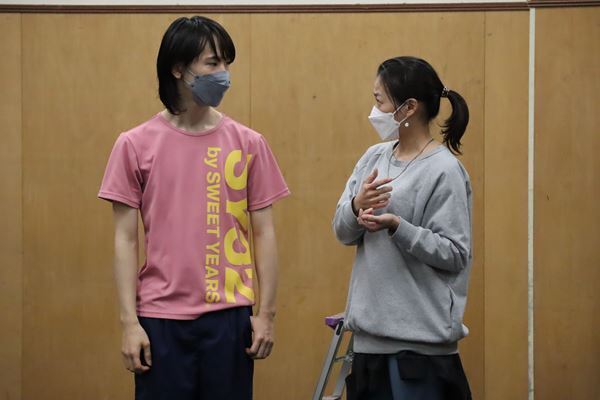 道路問題に直面した人々の“声”を届ける、台本のない芝居作り　ブス会＊『The VOICE』稽古場レポート