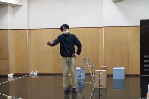 道路問題に直面した人々の“声”を届ける、台本のない芝居作り　ブス会＊『The VOICE』稽古場レポート