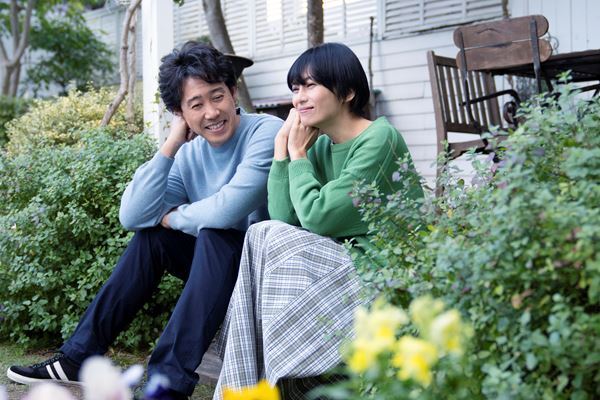 大泉洋＆柴咲コウ、息の合った夫婦役を披露　『月の満ち欠け』撮影現場レポート＆メイキング写真公開