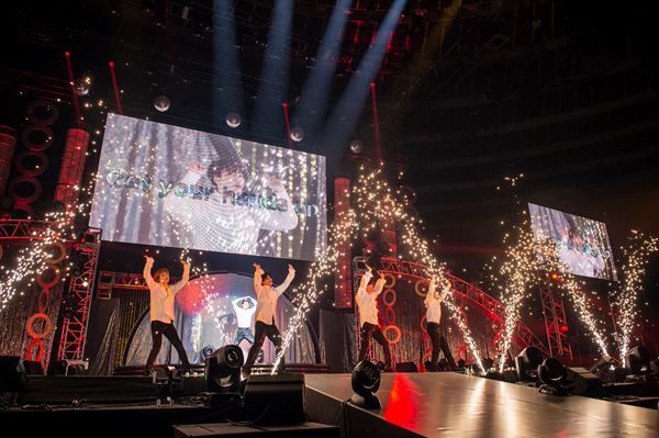 超特急が結成10周年を祝うワンマンライブ開催、20分超のロングメドレーで10年を振り返る