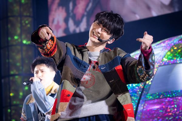 超特急が結成10周年を祝うワンマンライブ開催、20分超のロングメドレーで10年を振り返る