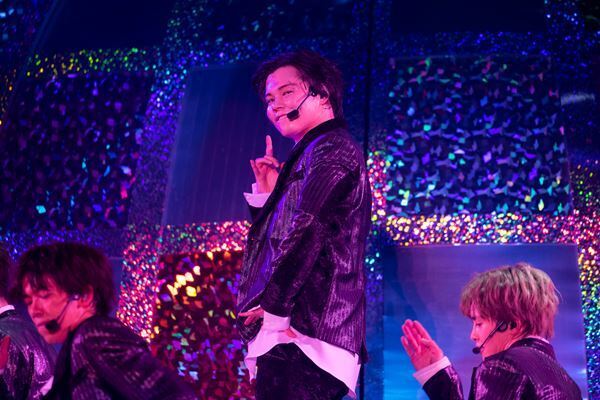 超特急が結成10周年を祝うワンマンライブ開催、20分超のロングメドレーで10年を振り返る