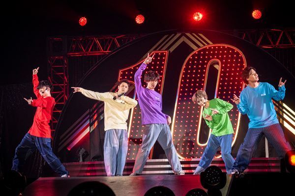 超特急が結成10周年を祝うワンマンライブ開催、20分超のロングメドレーで10年を振り返る