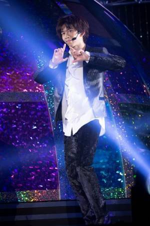 超特急が結成10周年を祝うワンマンライブ開催、20分超のロングメドレーで10年を振り返る