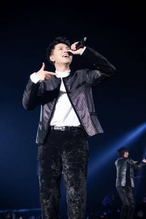 超特急が結成10周年を祝うワンマンライブ開催、20分超のロングメドレーで10年を振り返る