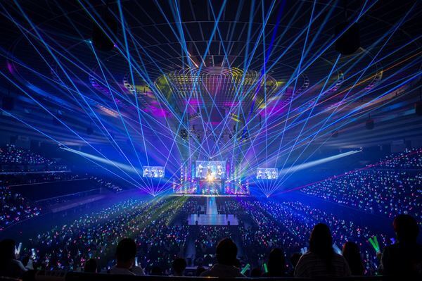 超特急が結成10周年を祝うワンマンライブ開催、20分超のロングメドレーで10年を振り返る