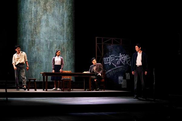 過去から現代へ、言葉を紡ぎ必死に対話する人々描く 瀬戸康史主演『彼女を笑う人がいても』観劇レポート