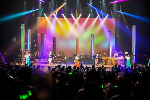 Little Glee Monster、芹奈が復帰ステージでファンに感謝　1年8カ月ぶり有観客公演となるホールツアー最速レポート到着