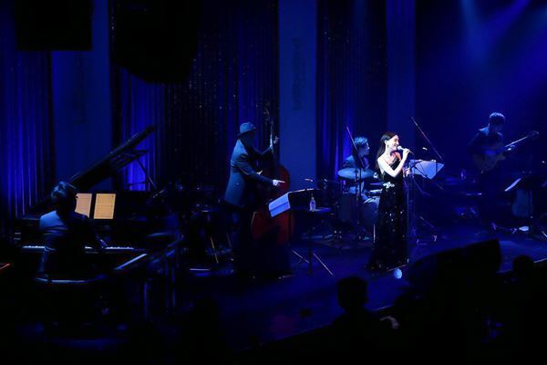May J.、初のジャズライブツアー開幕　ジャズアレンジ楽曲＆クリスマスナンバー13曲を熱唱