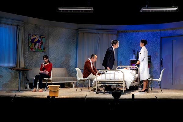 ウォーリー木下原案・演出『僕はまだ死んでない』開幕　矢田悠祐・上口耕平らキャストコメント＆舞台写真が到着