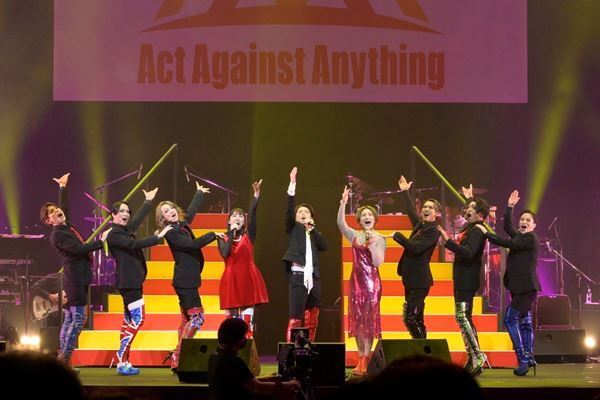 岸谷五朗、寺脇康文ら総勢32名による一夜限りのエンターテインメントショー　AAA2022『THE VARIETY 28』オフィシャルレポート