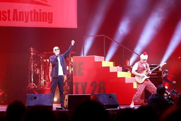 岸谷五朗、寺脇康文ら総勢32名による一夜限りのエンターテインメントショー　AAA2022『THE VARIETY 28』オフィシャルレポート