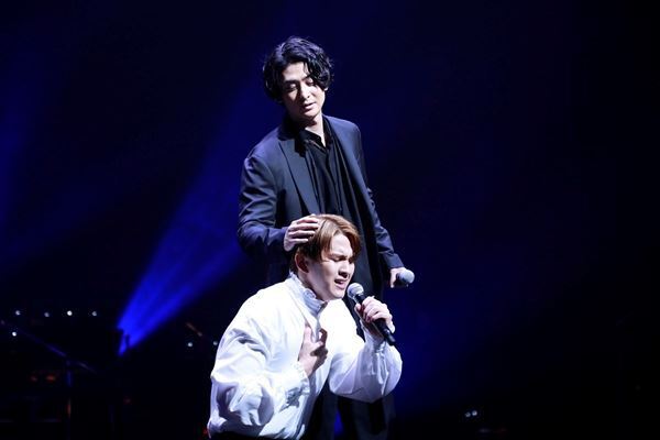 岸谷五朗、寺脇康文ら総勢32名による一夜限りのエンターテインメントショー　AAA2022『THE VARIETY 28』オフィシャルレポート