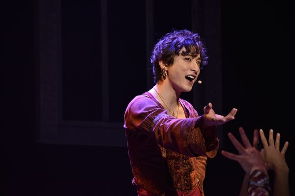 平間壮一、誕生日に初日開幕　小関裕太と共演の日本初演ミュージカル『The View Upstairs』