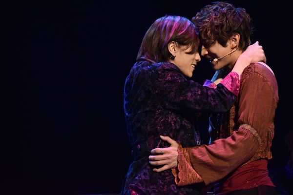 平間壮一、誕生日に初日開幕　小関裕太と共演の日本初演ミュージカル『The View Upstairs』