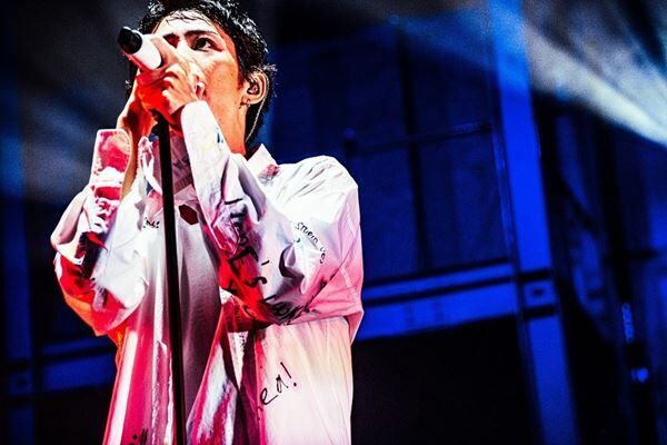 『ONE OK ROCK 2021“Day to Night Acoustic Sessions”at STELLAR THEATER』より （写真：Kazushi Hamano）