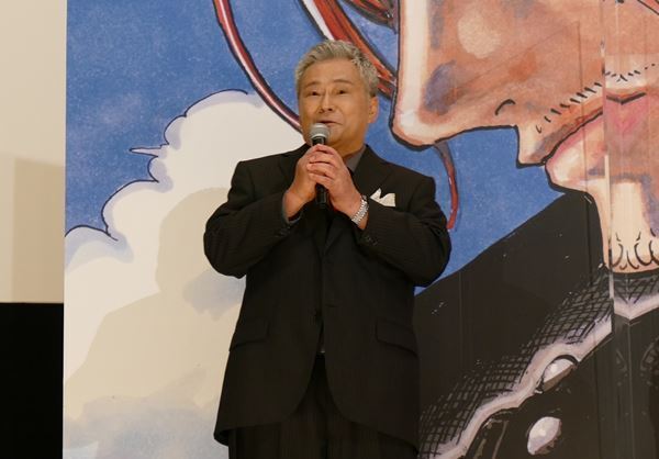 シャンクス声優の池田秀一「やっぱり最高の娘だ」　“娘”ウタ演じた名塚佳織にバラの花束