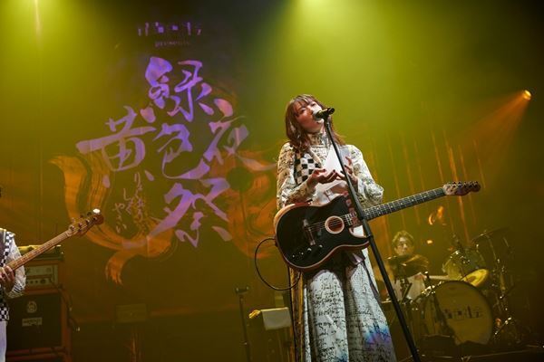 緑黄色社会、対バンツアーラストは同世代のDISH//と競演『緑黄色夜祭 vol.10』レポート