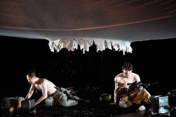 宮沢氷魚と大鶴佐助による二人芝居『ボクの穴、彼の穴。』上演中！ 本日配信公演も