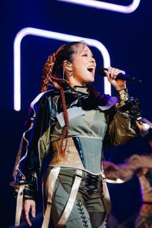 AI『DREAM TOUR』初日公演オフィシャルレポ、バックダンサーを従えバキバキのダンスショウを披露