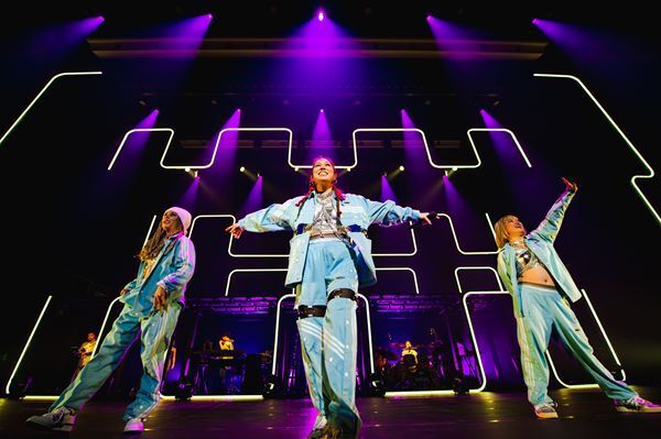 AI『DREAM TOUR』初日公演オフィシャルレポ、バックダンサーを従えバキバキのダンスショウを披露