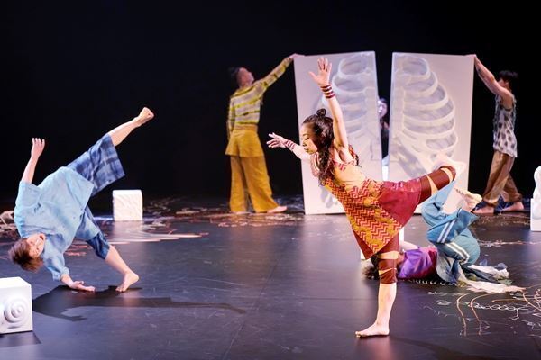 北村明子×大小島真木が子供たちに贈る想像力の冒険　『ククノチ テクテク マナツノ ボウケン』ゲネプロ舞台写真公開