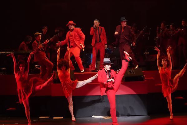 熱狂の渦の中、巻き込まれずにいられるか― 草彅剛主演『アルトゥロ・ウイの興隆』観劇レポート