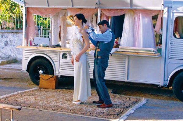 【おとな向け映画ガイド】酒で人生急展開！？マッツ・ミケルセン主演『アナザーラウンド』、観たらきっと元気をもらえる『テーラー 人生の仕立て屋』をご紹介。