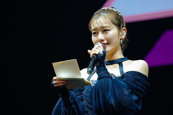 櫻坂46、守屋茜＆渡辺梨加の卒業セレモニーも行われた1周年記念ライブをレポート