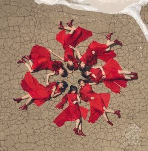 櫻坂46、守屋茜＆渡辺梨加の卒業セレモニーも行われた1周年記念ライブをレポート