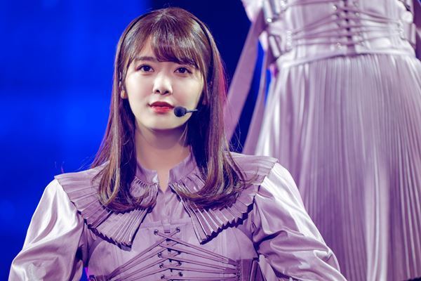 櫻坂46、守屋茜＆渡辺梨加の卒業セレモニーも行われた1周年記念ライブをレポート