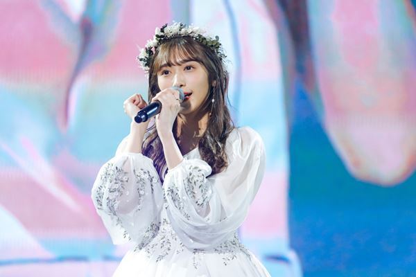 櫻坂46、守屋茜＆渡辺梨加の卒業セレモニーも行われた1周年記念ライブをレポート