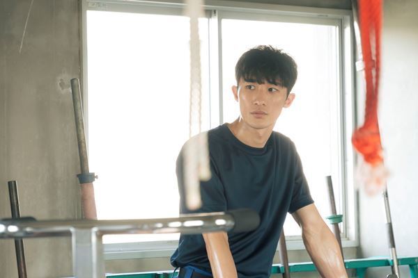 『モエカレはオレンジ色』貴重な撮影現場の裏側を捉えた幕間映像「モエカレ通信#2」公開　岩本照の“前髪あり”な新場面写真も