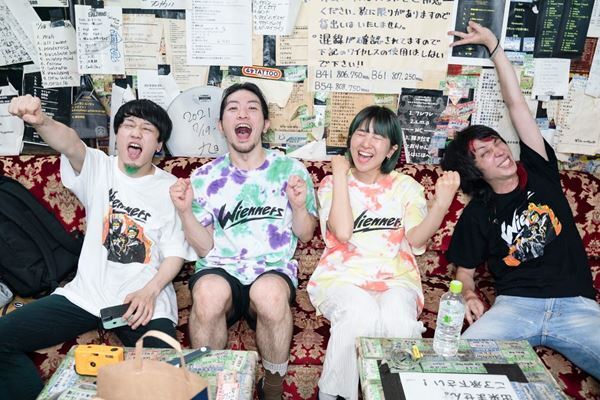Wienners、脂が乗りまくった「爆裂ポップ・アイランド」全開のツアー初日をレポート！