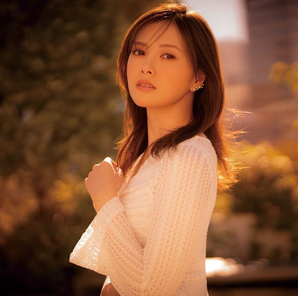 DJ和、ミックスCDシリーズ30作目のジャケットに白石麻衣が登場