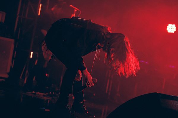 miletが望んだファンと一体感あふれるステージ　初のライブハウスツアー『UNZEPP』スタート