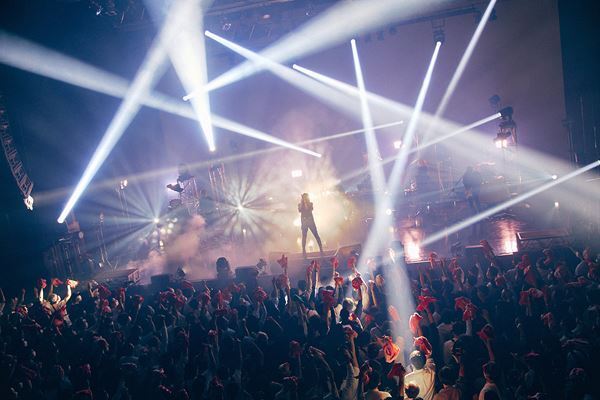 miletが望んだファンと一体感あふれるステージ　初のライブハウスツアー『UNZEPP』スタート
