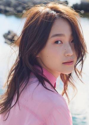 鞘師里保、初映像作品リリース決定　ジャケット写真＆店舗別特典公開