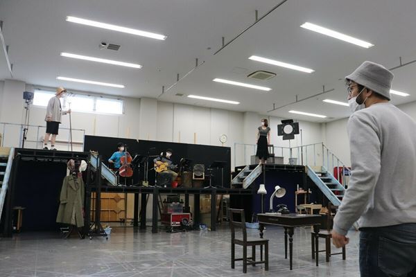 手作り感満載！ドタバタだけではない名演に期待が高まる『THE 39 STEPS ザ・サーティーナイン・ステップス』稽古場レポート